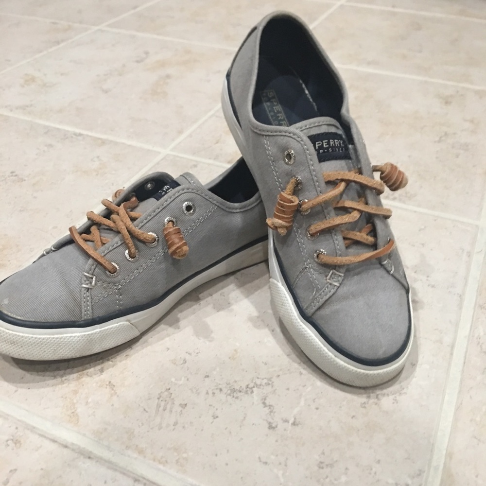 Sperry top-sider (shoes)